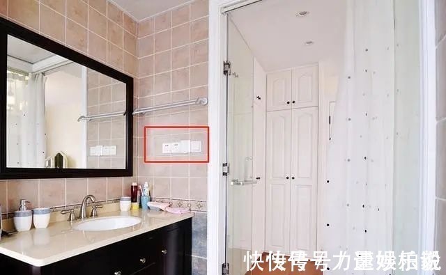 洗脸盆|洗脸盆边装插座?老师傅建议大家注意这个细节,现在知道还不晚