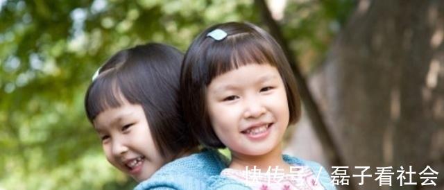 名字|爸爸姓“黄”,给双胞胎女儿取名太高贵,点到时全班都安静了