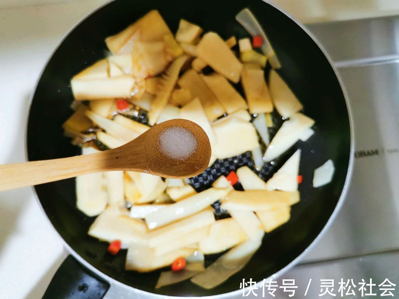 笋谱|清脆可口地清炒竹笋，味道鲜美，制作简单