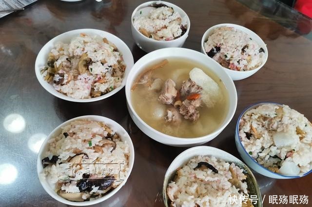 一家6口的午餐，主妇午餐这样做简单，全家老小都满意，特省事