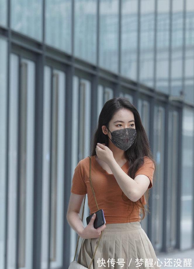 穿搭|街拍：掌握穿衣服的技巧，即使到了三十岁，也依旧可以美丽动人