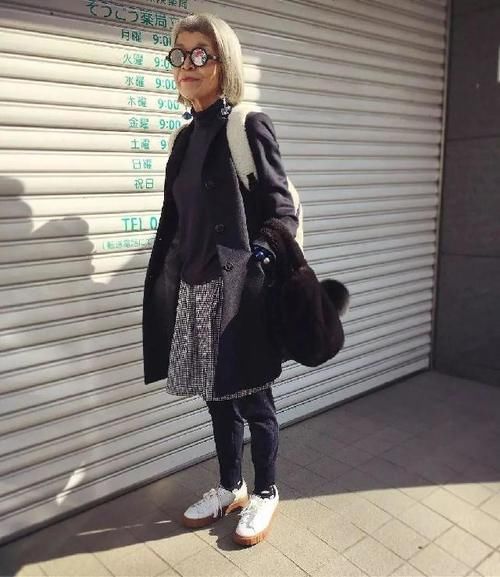 年纪大要学会优雅，看日本老太太时髦穿搭，每一套都是借鉴模板穿搭技巧＂奶奶辈＂的搭配模板