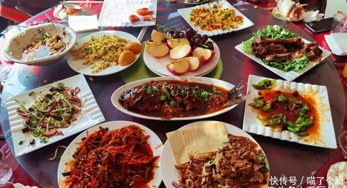 朋友圈|父亲过寿,5个闺女来祝寿,一桌饭菜在朋友圈火了,网友:真有福