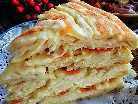 烙饼时，有人烫面有人抹油教你1招，饼松软香酥口感好，不发硬