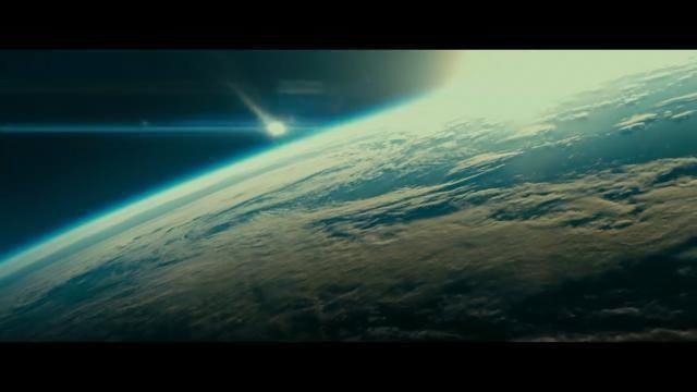 布拉德 一片羽毛从太空扔下,它是会被烧毁,还是慢悠悠飘到地上