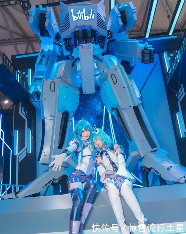 2233娘|98亿天价手办走入现实,2233娘到达现场,粉丝看这Cos可就不困了