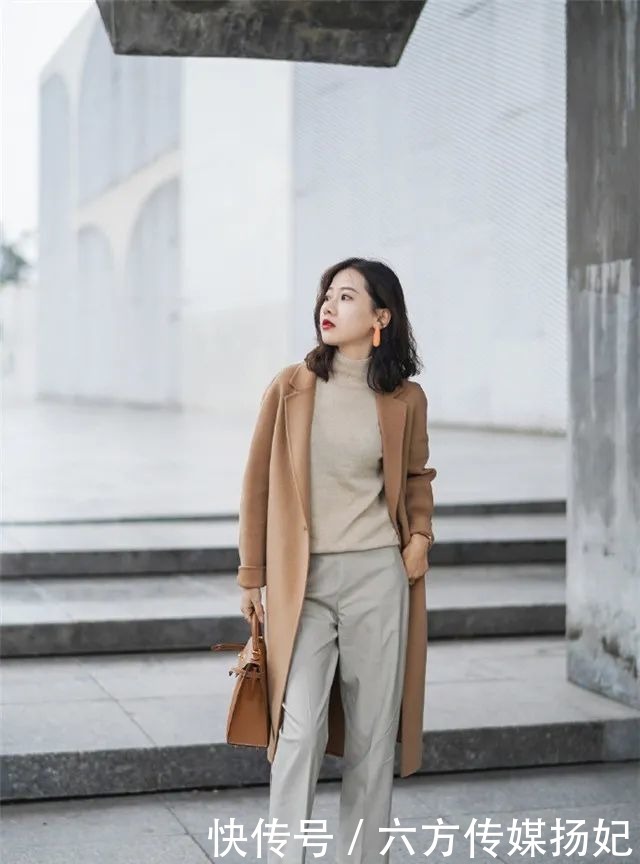 半身裙|穿棕色大衣总显老?记住这3点穿搭细节,立马年轻又有女人味