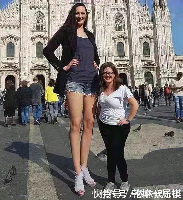 海拔|腿长比你高30厘米俄罗斯美女身高超2米,身材好却难找男友