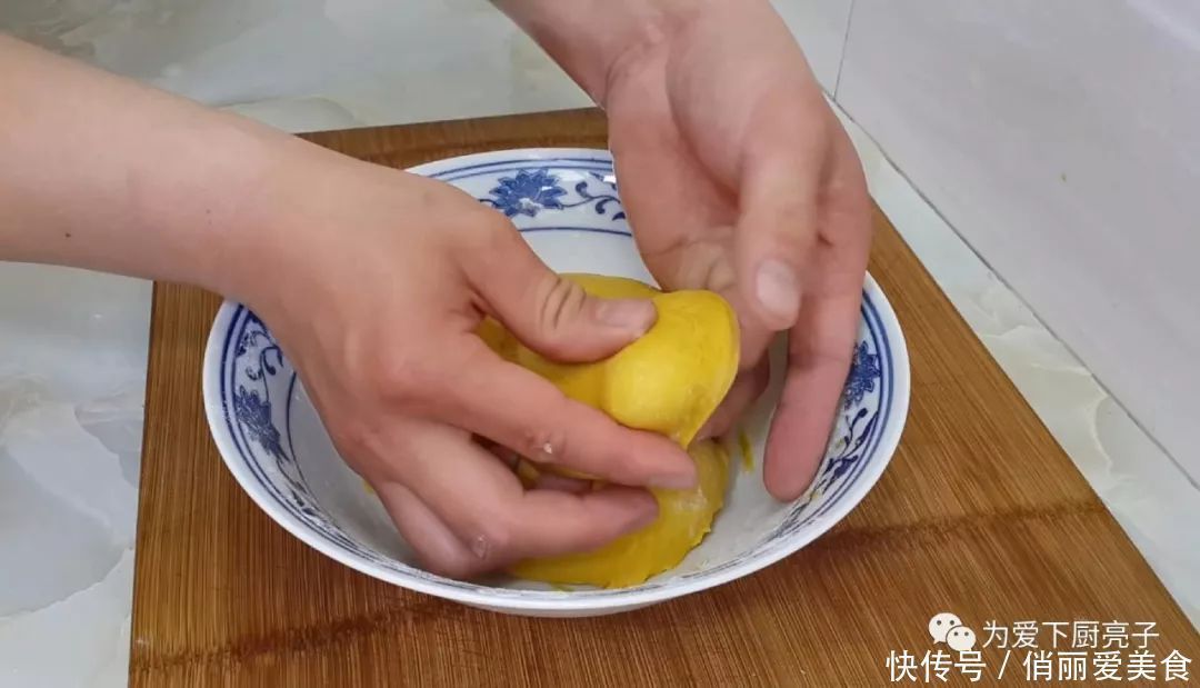 舌头状|面包新吃法,我家隔三差五做着吃,不用烤箱也能做,比蛋糕还好吃