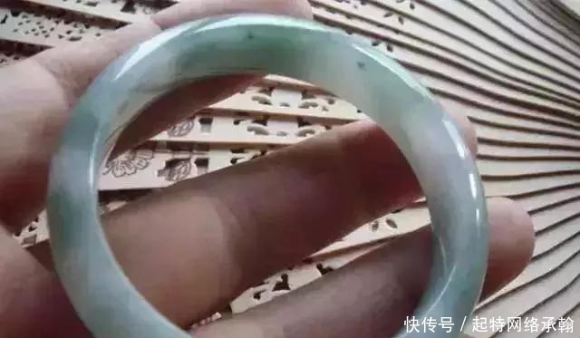 6万买的飘花翡翠手镯,行家却说只值6千,少的这个0哪儿去了?