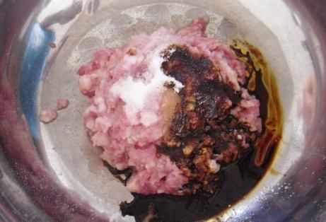 调饺子馅,有人先放盐有人后放盐?做对了,饺子鲜嫩饱满汁不外流