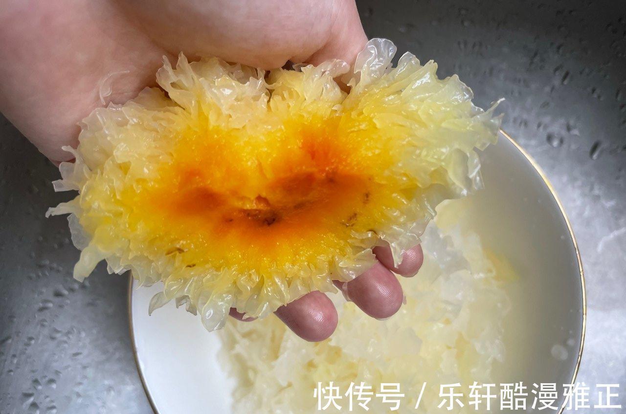 天凉多喝银耳汤，滋补身体好，牢记3技巧，软糯黏稠，出胶快又多