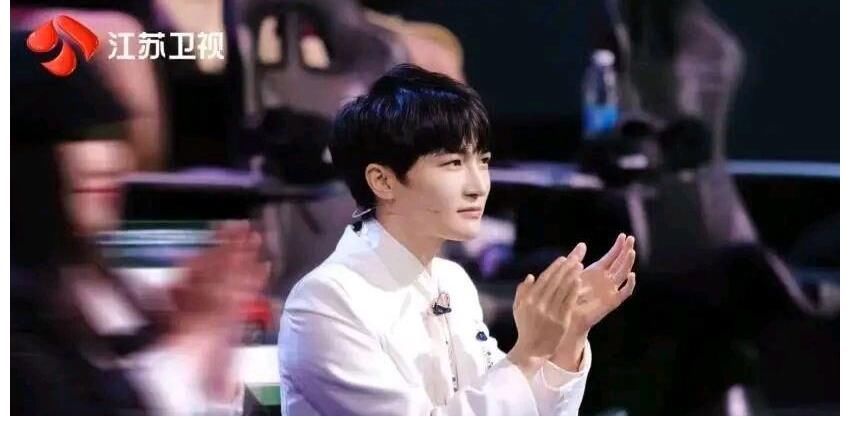 周深資源越來(lái)越好，《奔跑吧》《2060》同時(shí)播出，他最受歡迎