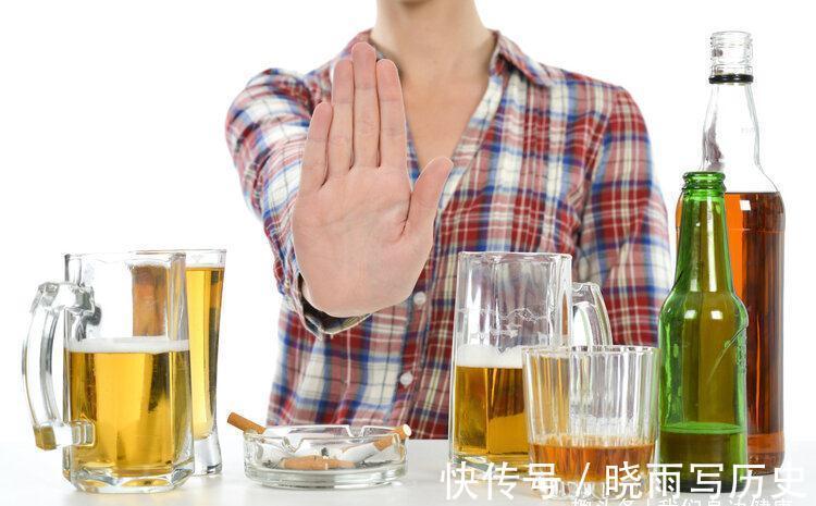 戒酒|没有一口酒是有益的!柳叶刀:每天喝一点,一年喝出74万癌症