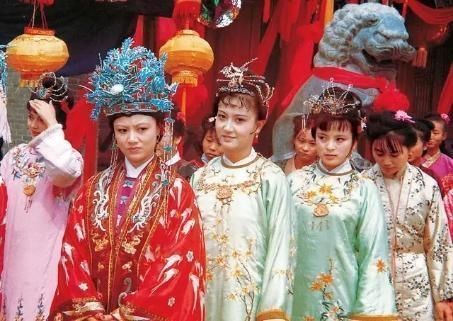 迎春|红楼梦:姐姐是贵妃,父亲是一等将军,可她只值五千两银子