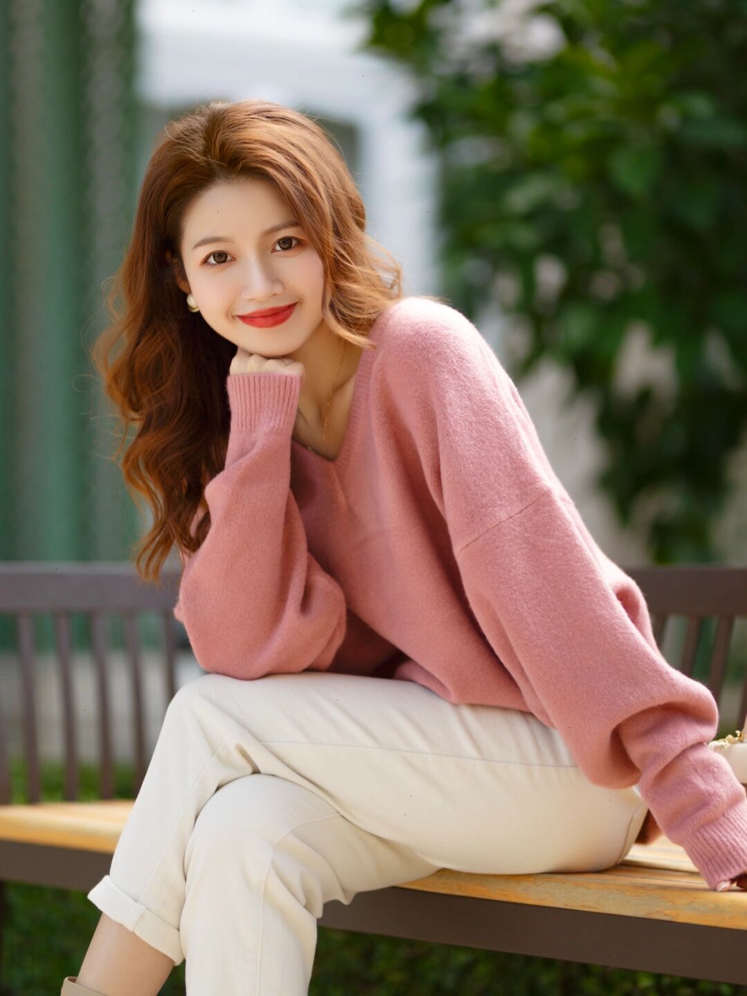 小姐姐 冬天降温了毛衣怎么穿？这几个搭配方法，让你秒变温柔小女人！