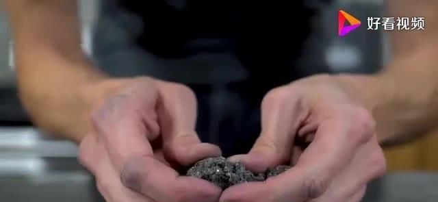 榨成|磁王钕磁铁被扔进搅拌机,火花四溅榨成粉末,难得一见的实验