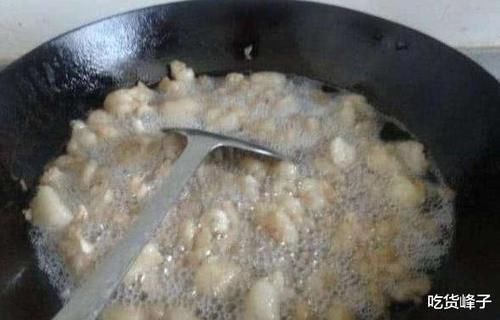 目的|天冷熬猪油，记住“放4样”，猪油雪白无腥味，放一年不会坏！