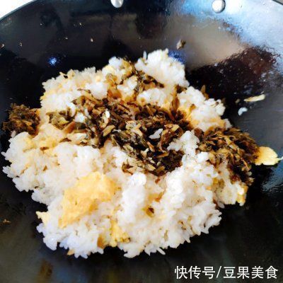 雪菜蛋炒饭|#蛋趣体验#十分钟快手早餐#快手雪菜蛋炒饭