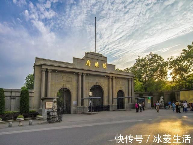 尹秉绶$72岁的他题“总统府”三字,得润笔费15两黄金,字迹浑厚醇正