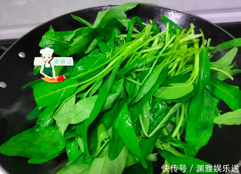  大火爆炒|炒空心菜时，第一步先焯水就错了，大厨教您一招，空心菜不黑不黄