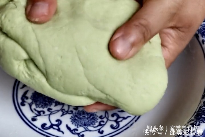 韭菜|韭菜饼怎么做最好吃,牢记5大步骤,简单营养又美味,全家最爱