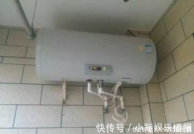 卫生间装|头一次见卫生间热水器不挂墙上,这样放太聪明了,好看又不占地