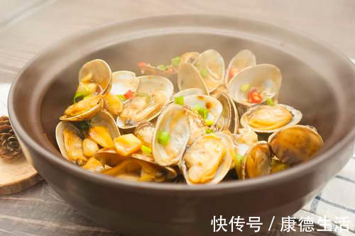 焯水|炒花甲还在焯水?难怪肉又老又小,教你1个妙招,鲜嫩入味还没沙