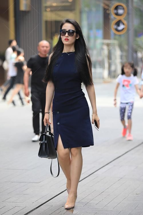 什么样的连衣裙优雅大气，时尚简约，快来看看这套穿搭吧！