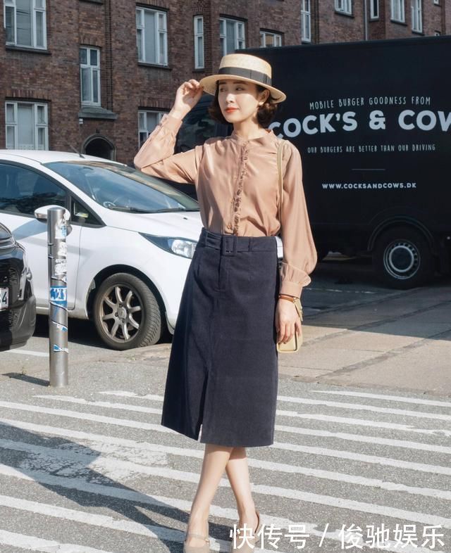 春季优雅的“知性风”显瘦穿搭,衬衣+高腰裤,打造你的专属美