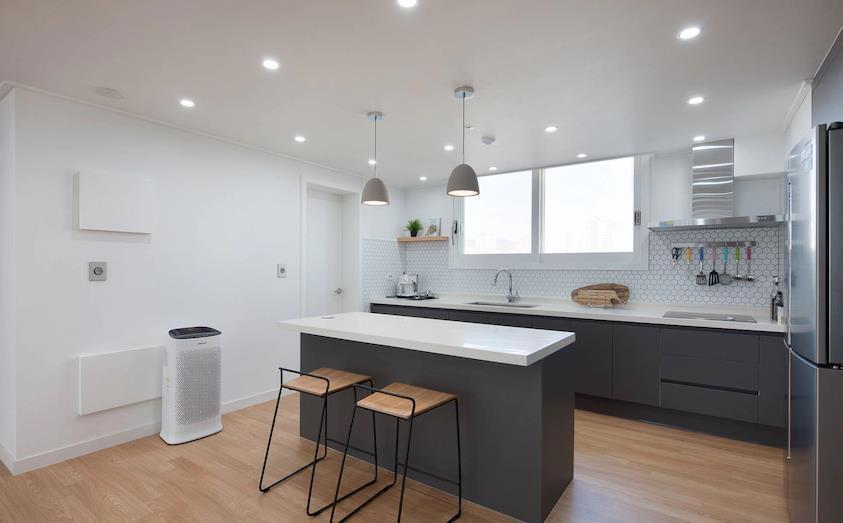 梳妆间|理智选择“去客厅化”,只买一张沙发不做累赘设计,111㎡很舒服