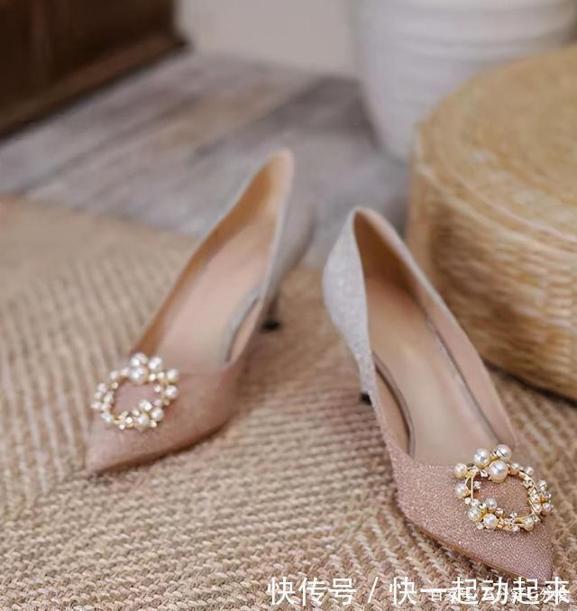 哪个女孩子不爱高跟鞋呢华丽大气的尖头高跟鞋,高级感满分