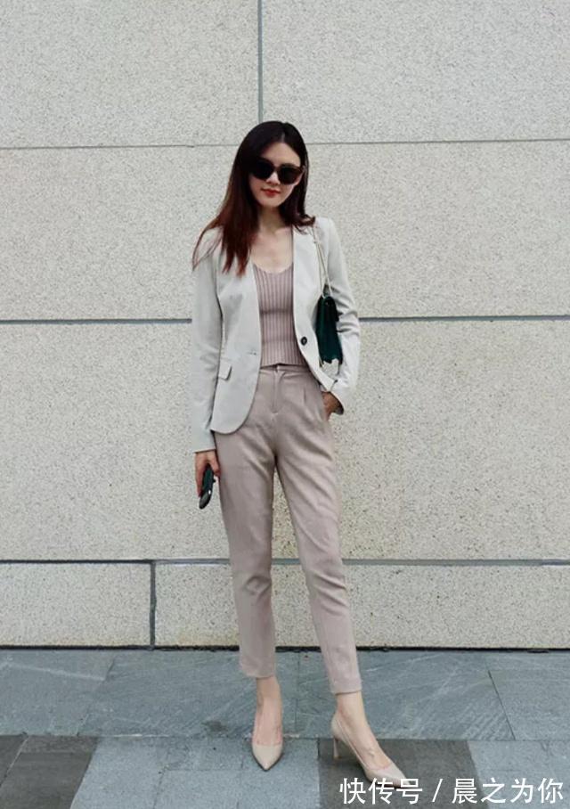 尖头细跟鞋 尖头细跟鞋的步调灵动,发出独特的韵律就是美丽的乐章