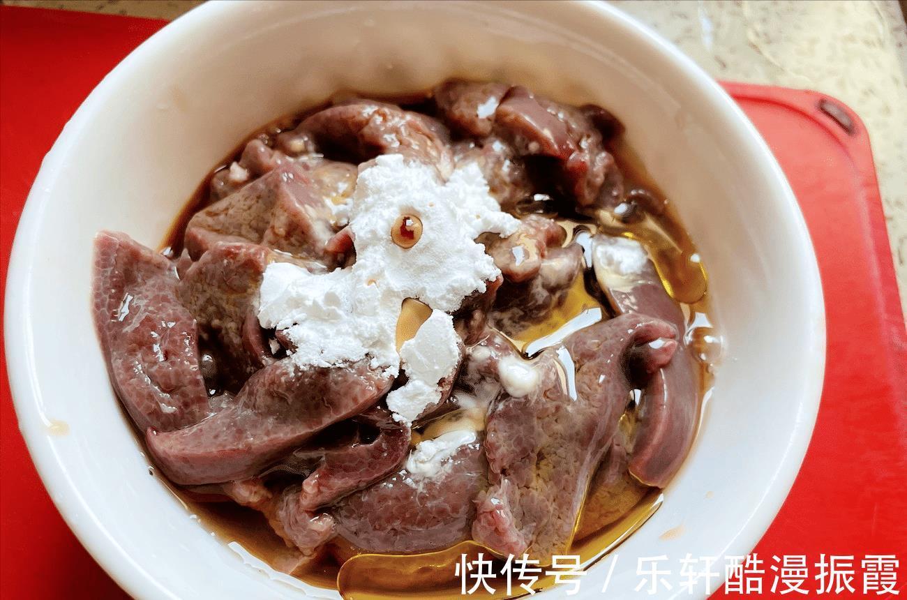 美味|猪肝怎么炒才滑嫩大厨教你一招，出锅不老不腥，健康营养又美味