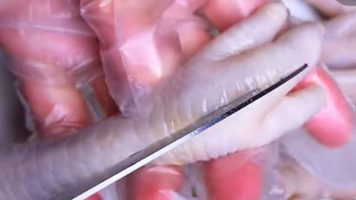 无骨鸡爪的做法来了，酸辣爽口，你流口水了吗？