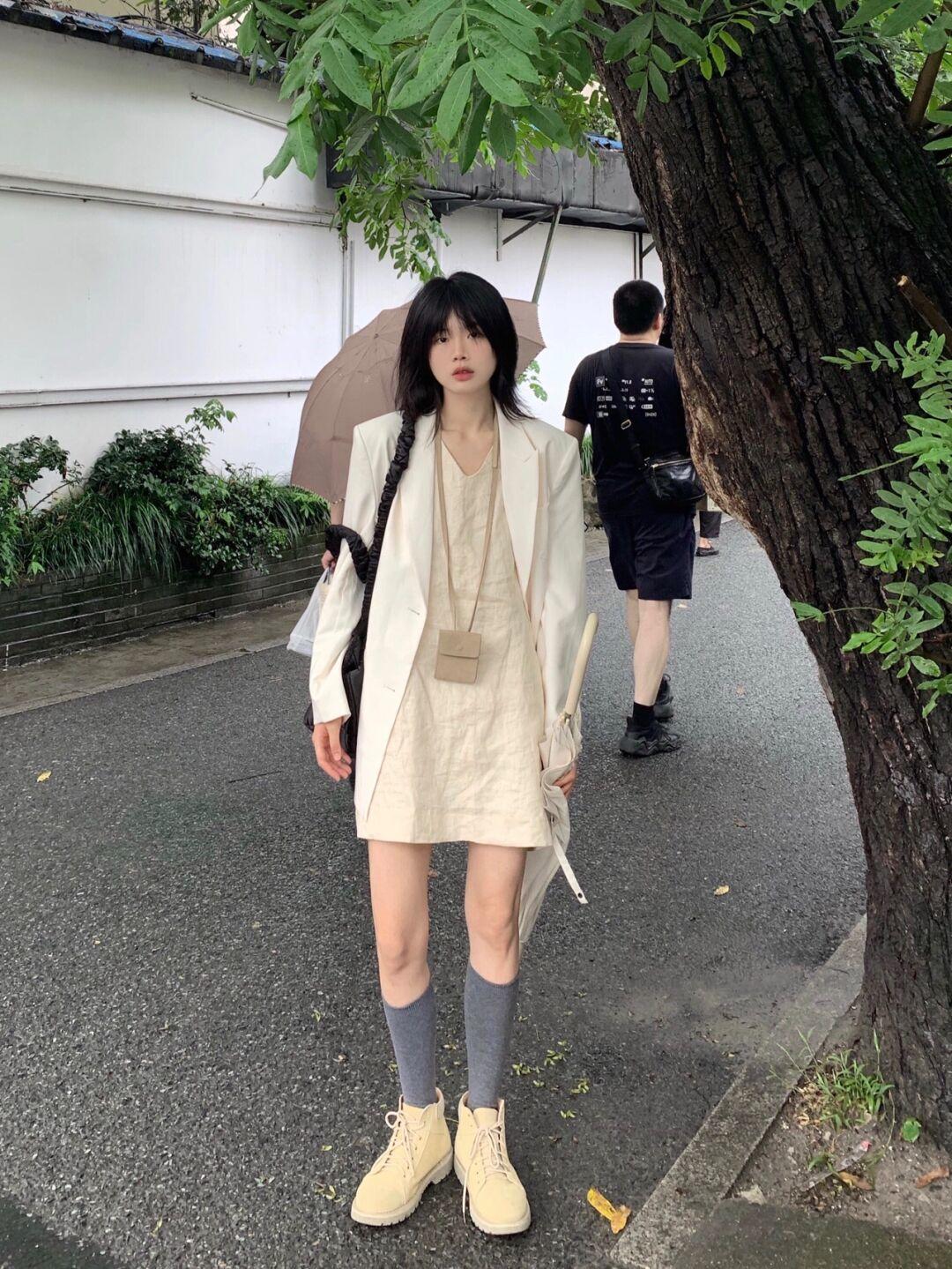 西装外套|早秋这样搭,波波头短发搭配大地色衬衫连衣裙,复古又潮流 !