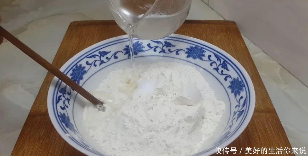 烙饼|烙饼以后就这样做,加1把葱花,张张柔软又筋道,学会天天不起早