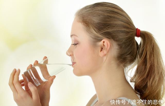  多喝水|人到中年，应该少喝水还是多喝水先了解4个喝水时间点再做决定