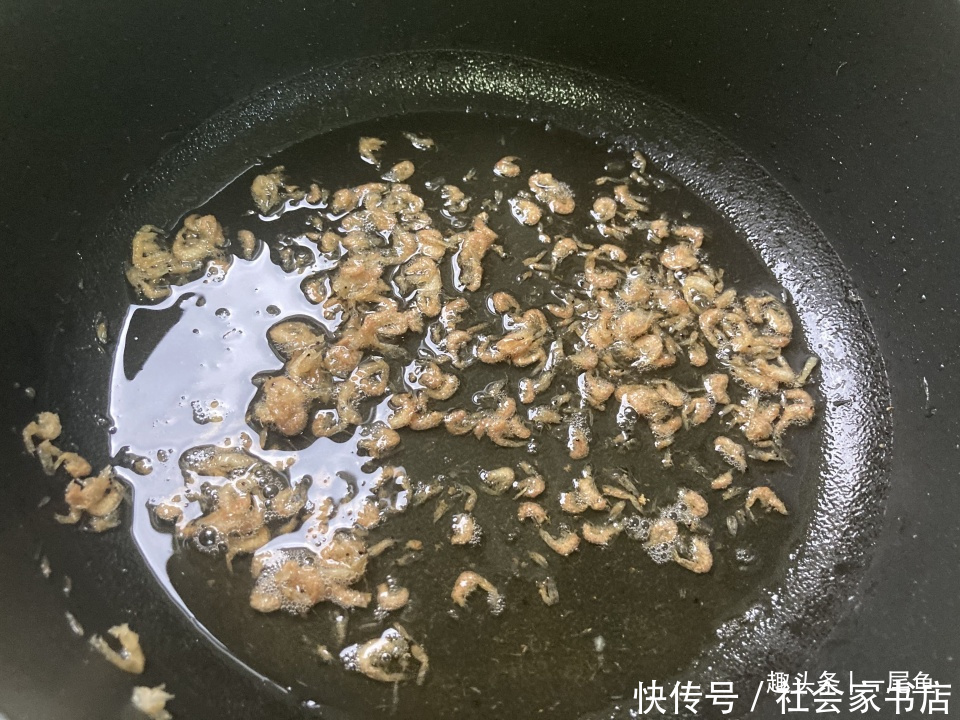  天冷此菜我家天天吃，二块钱炒一盘，简单快手，实惠又下饭