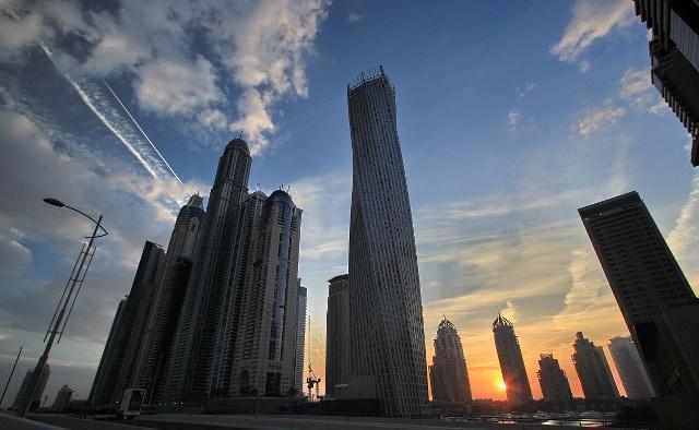 陈佩斯|真真假假,“现在不买房,以后更买不起房”,马云曹德旺怎么看