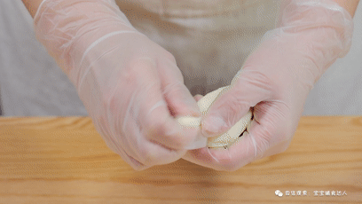 不用开火,3种食材放一起,揉一揉就能吃!开年最简单的小零食
