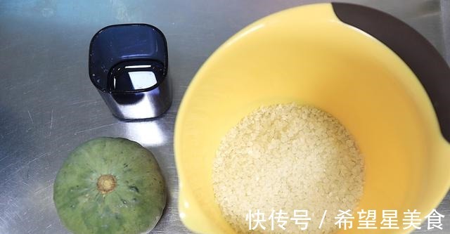 百吃不厌的南瓜焖饭，每年秋冬必吃几十锅，米饭香甜饱满筋道！