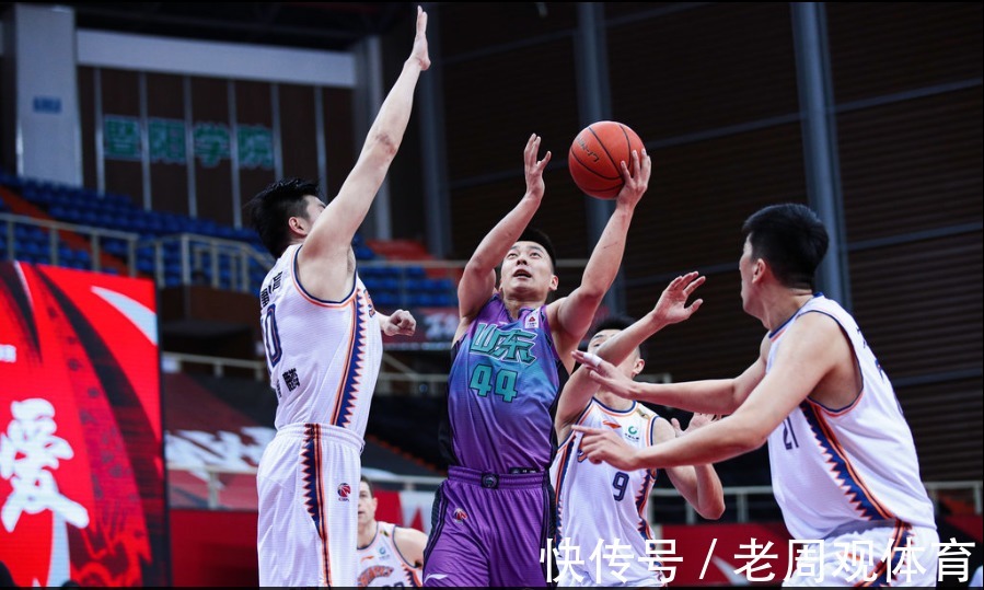 司坤|宫鲁鸣开始行动,瘦身正在进行中,山东男篮裁掉两人释放什么信号