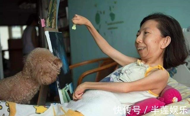 张俊莉$女孩瘫痪在床,自学绘画34年,网友:真正的艺术家