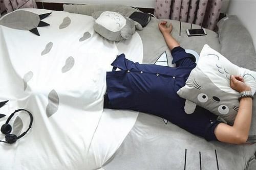 睡眠|60岁以上的老人,每天睡多久比较好?医生:看看睡眠时间推荐表