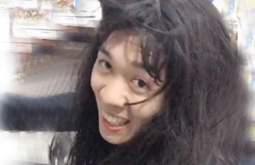 试卷@美术生“倒数第一”试卷走红,说好的自画像,与本人却相差甚远