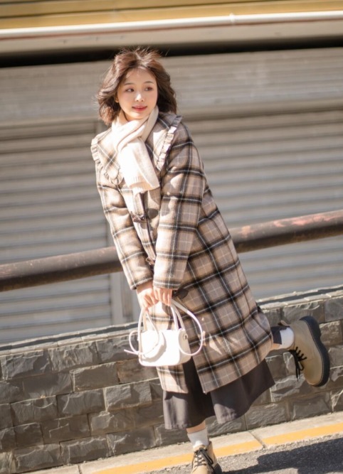 牛角扣大衣 小个子女生的冬季穿搭指南,身穿“牛角扣大衣”简约洋气,超好看