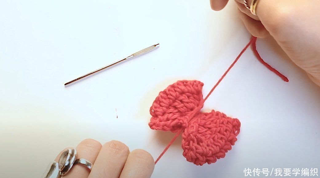 不加不减钩|宝宝戴上妈妈编织的手工帽，又萌又可爱，圈圈边宝宝辫子帽教程