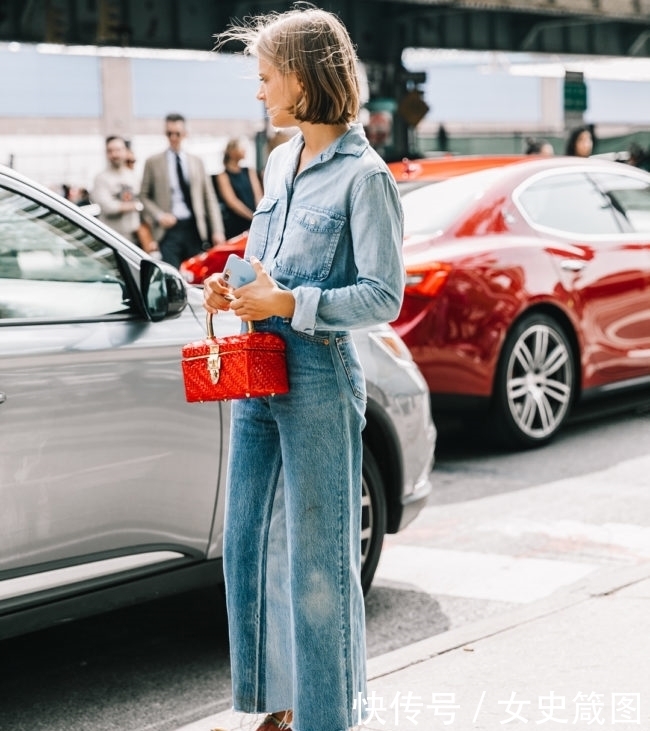 烂大街牛仔裤造型如何脱颖而出?超模到明星没有不爱上这种设计的