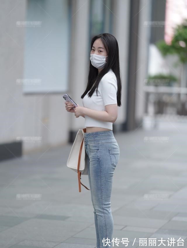 穿搭 针织短袖露脐衫,配修身牛仔裤,清凉舒适又简单美丽大方!